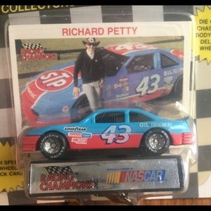 Racing Champions Inc. ‘Richard Petty’ NASCAR Collector Car with Collector Card
